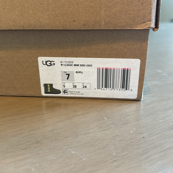 Ugg Classic Mini Side Logo - Picture 4 of 9